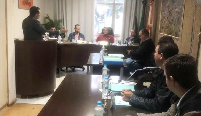 CÂMARA MUNICIPAL DE BARBOSA FERRAZ APROVOU HOJE CINCO PROJETOS DE LEI QUE AGORA SEGUE PARA SANÇÃO .